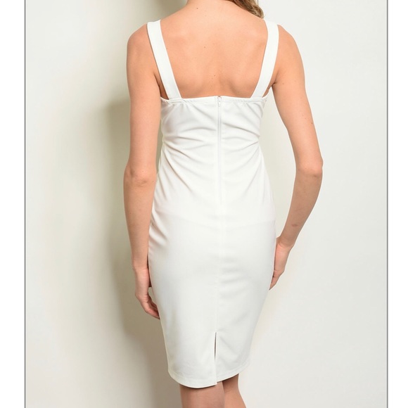 🕊 White Button & Buckle strap Bodycon Fit Dress - Picture 3 of 4